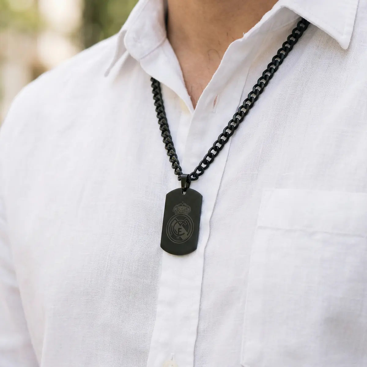 Collier plaque acier titane noir – édition football